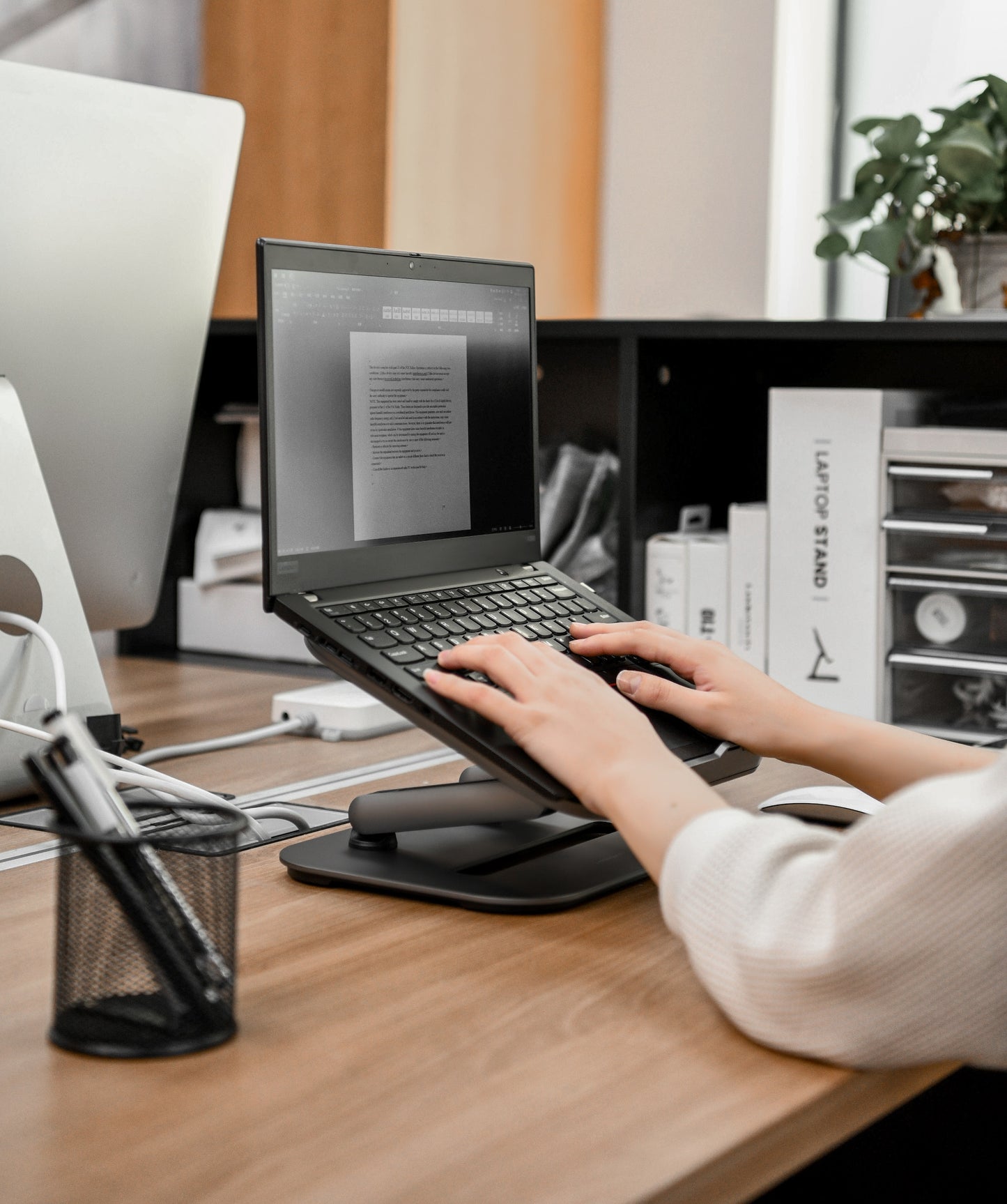 100F Laptop Stand