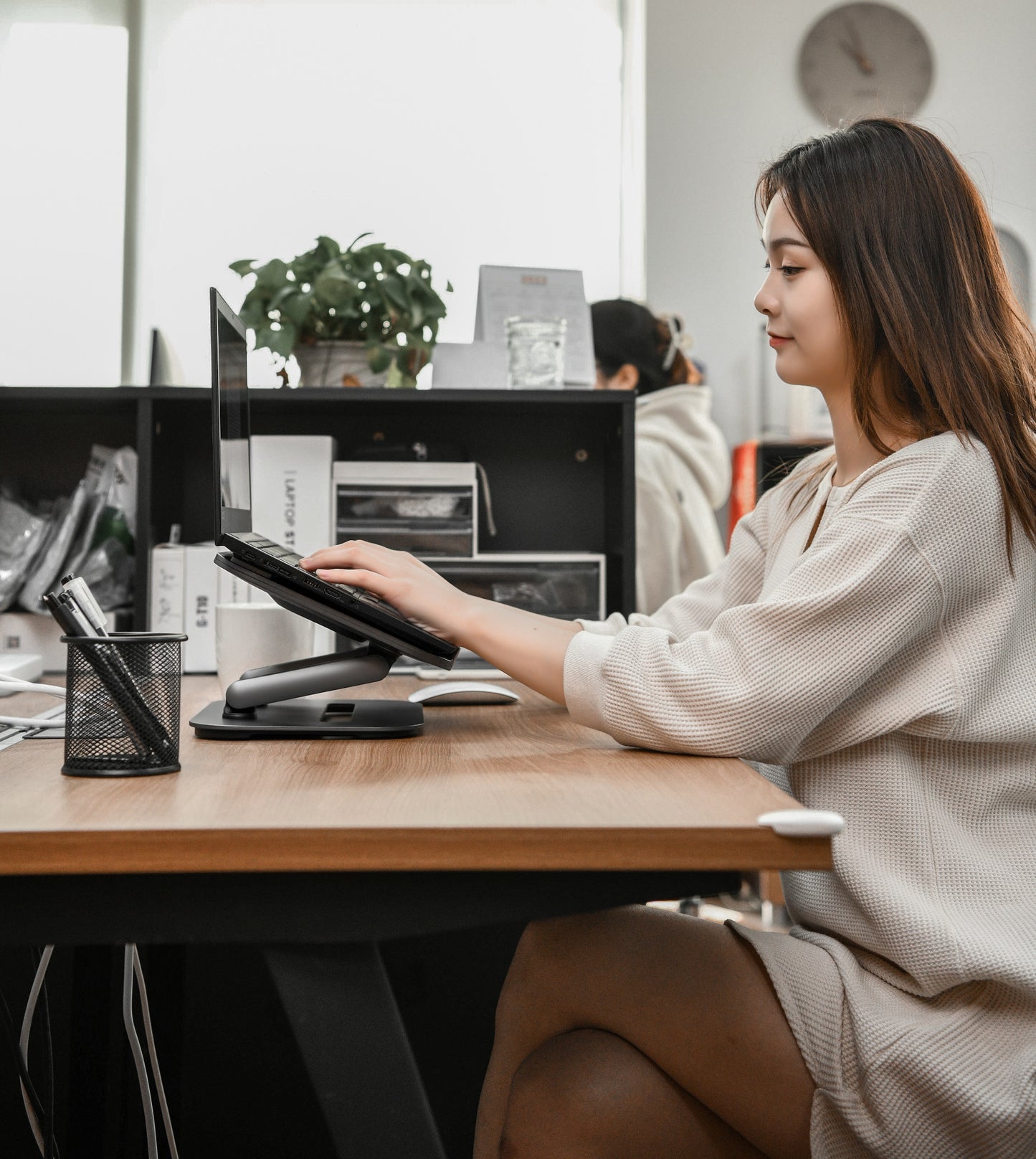 100F Laptop Stand