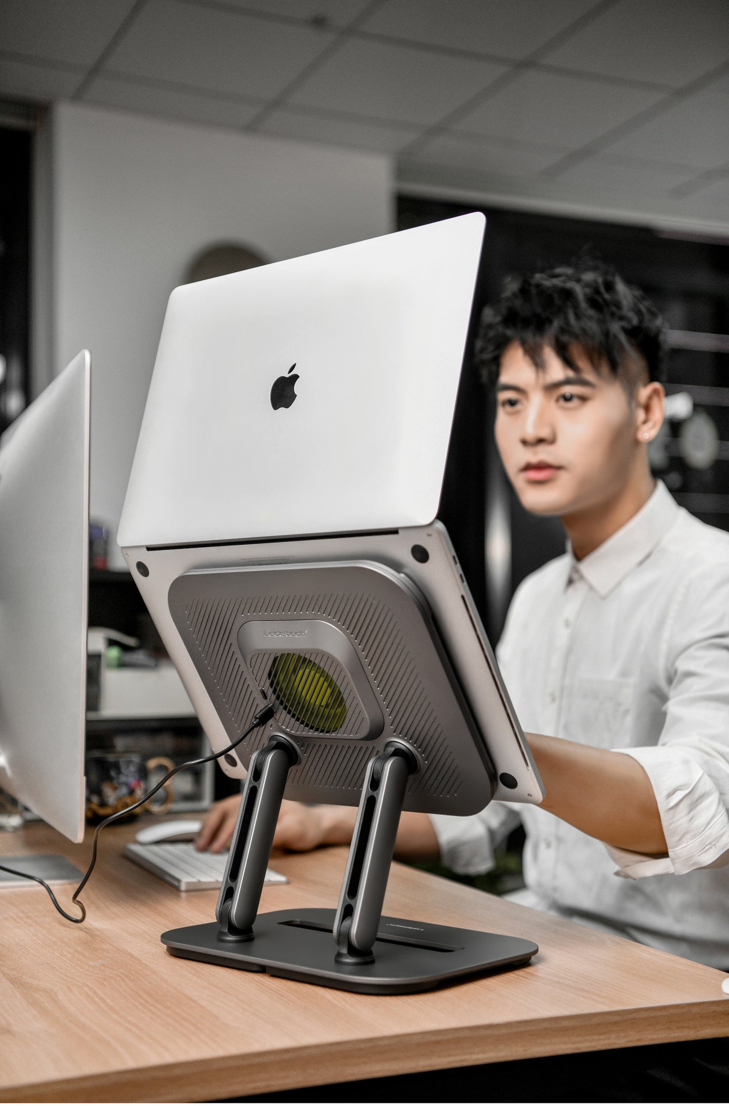 100F Laptop Stand